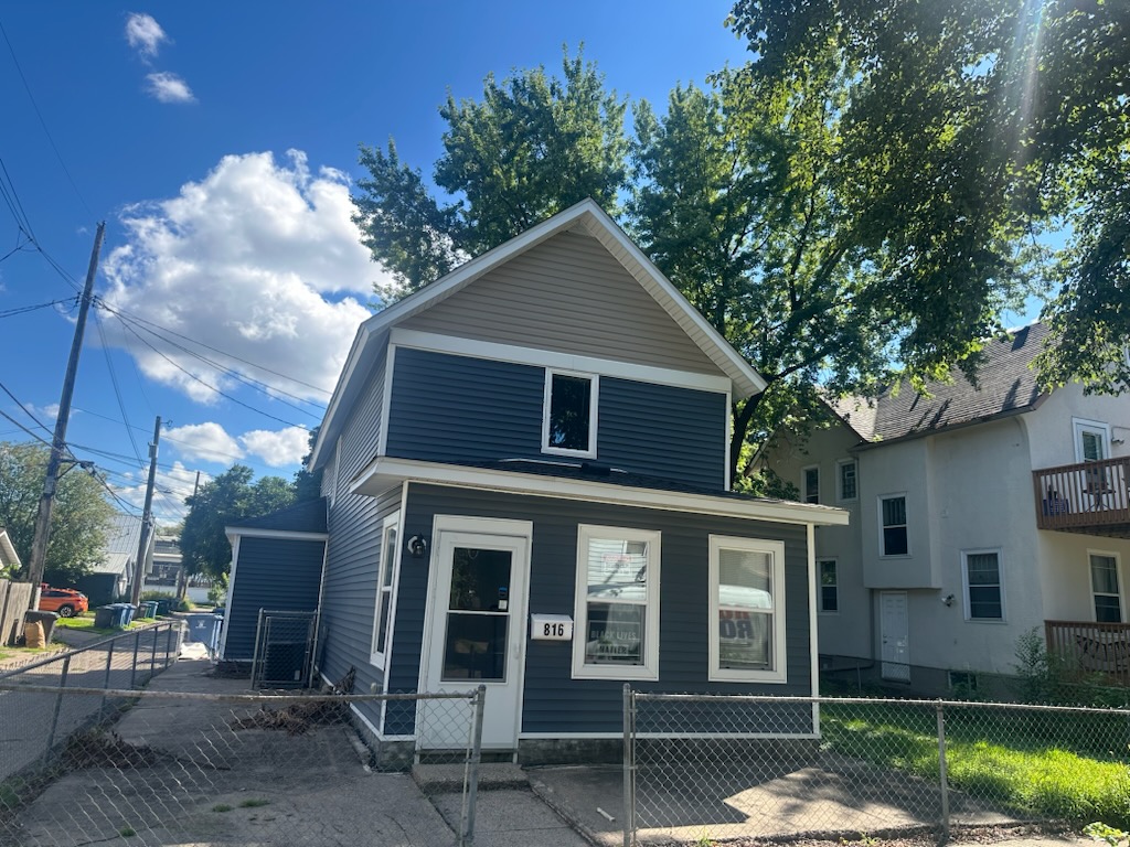 816 18 1/2 Avenue Northeast