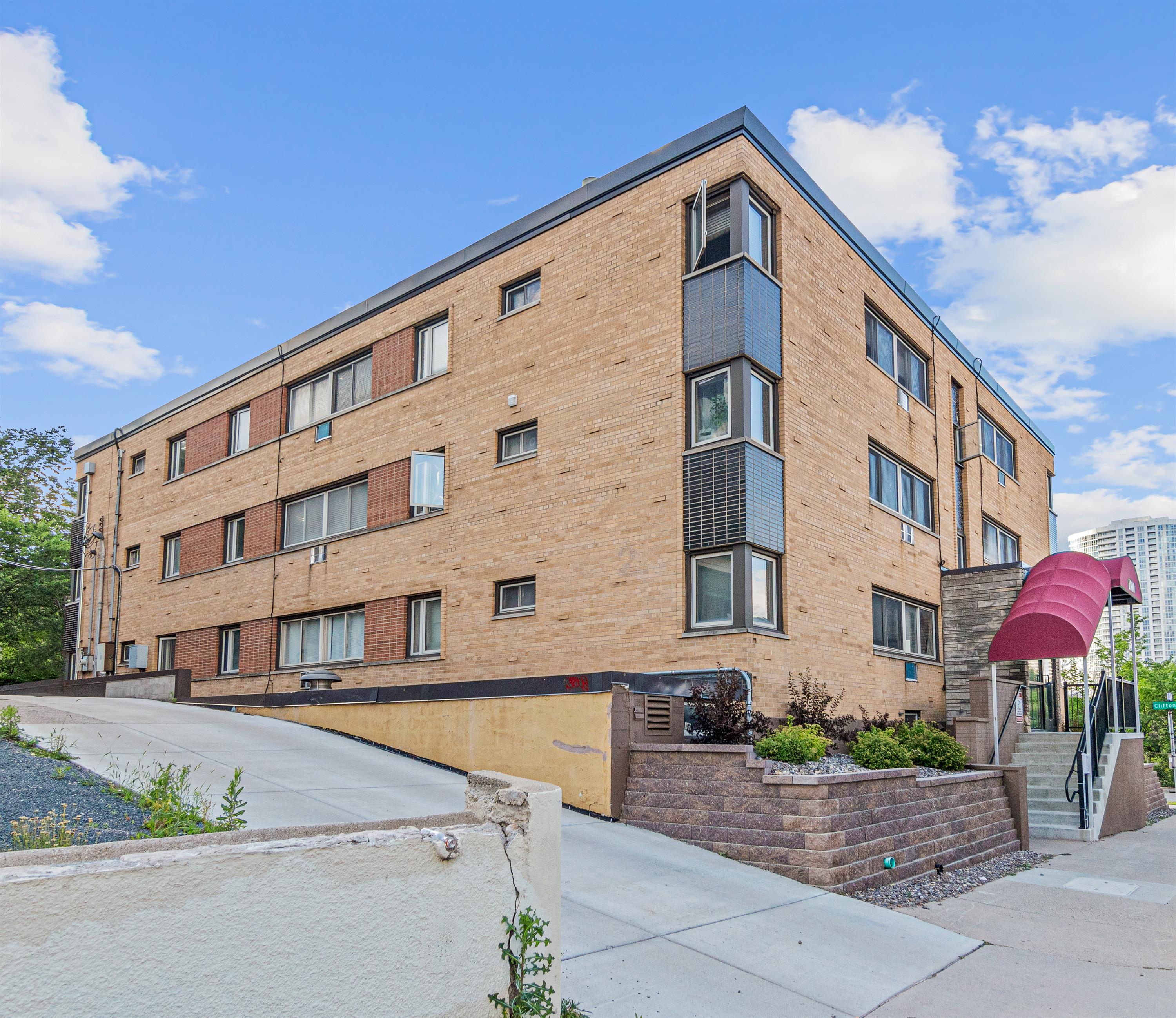 1800 LaSalle Ave - Unit 201